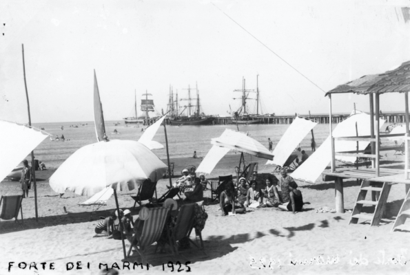 A vintage scenic view of Forte dei Marmi’s Roma Imperiale villas with La Capannina in the backdrop.